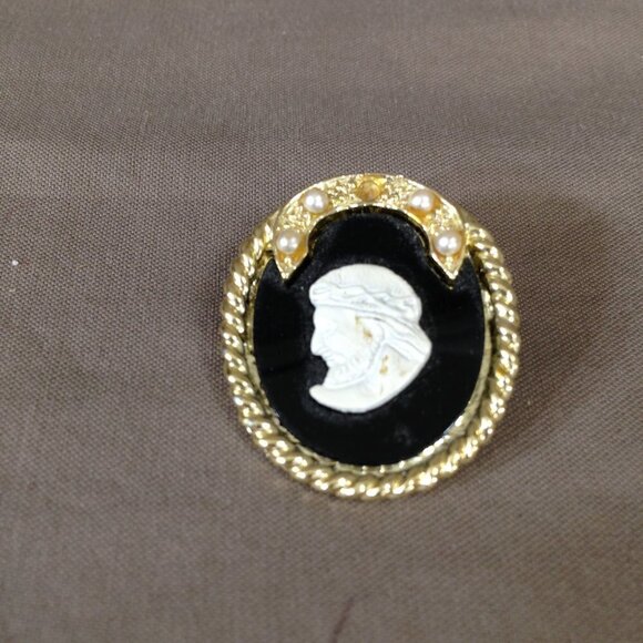 Jewelry - Vintage Roman Greek God Cameo Style Brooch Pin